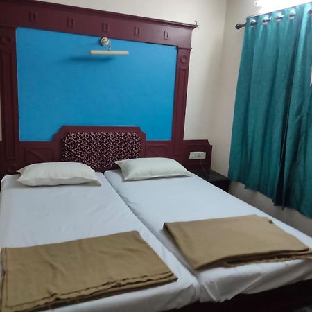 Anjana Hotels Theni Extérieur photo