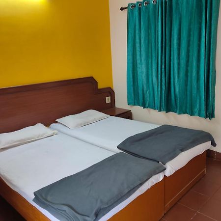 Anjana Hotels Theni Extérieur photo