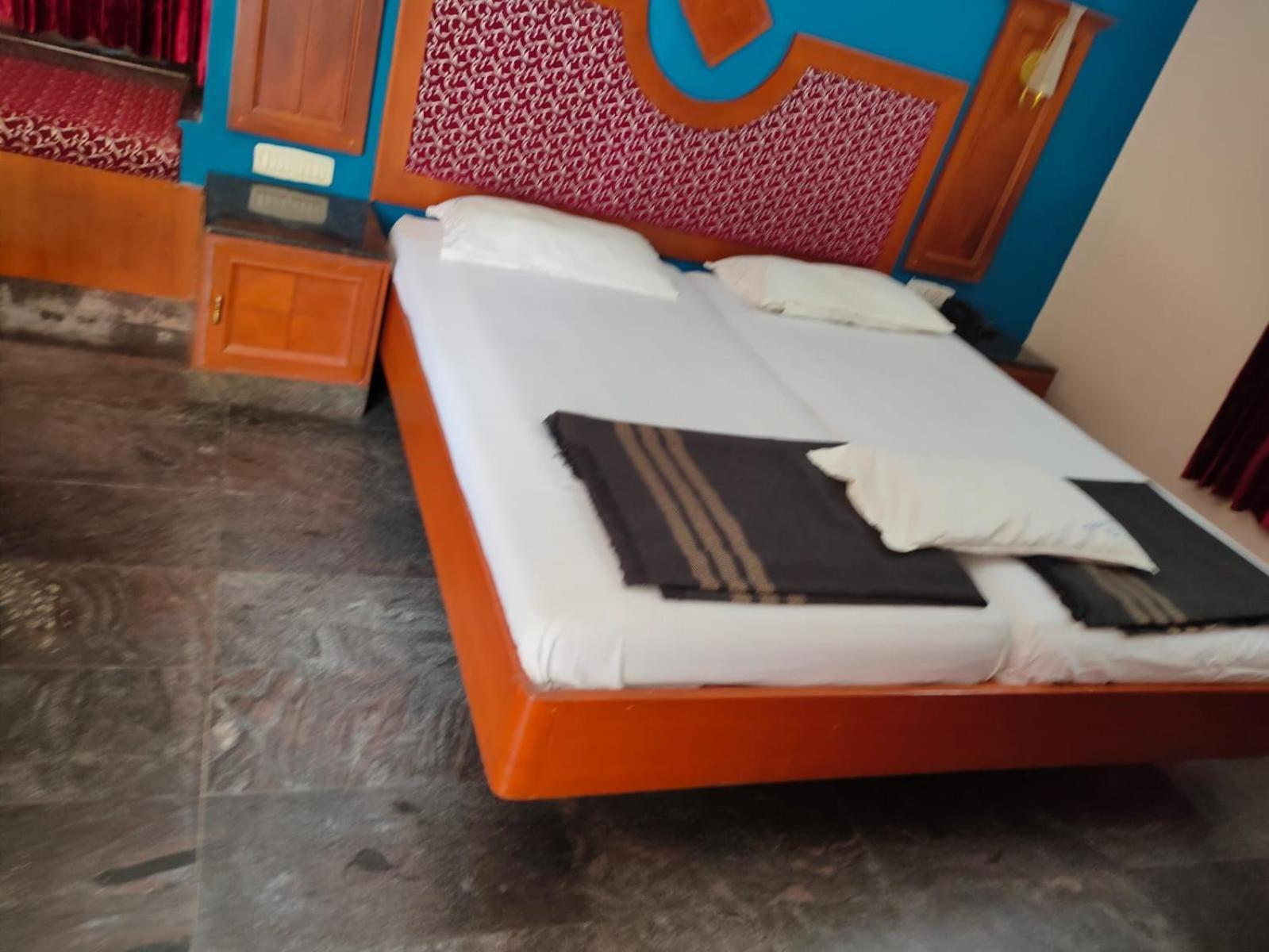 Anjana Hotels Theni Extérieur photo