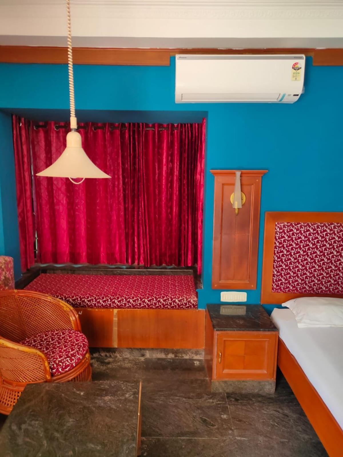 Anjana Hotels Theni Extérieur photo