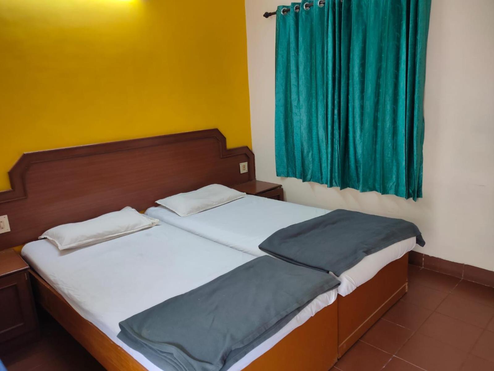 Anjana Hotels Theni Extérieur photo