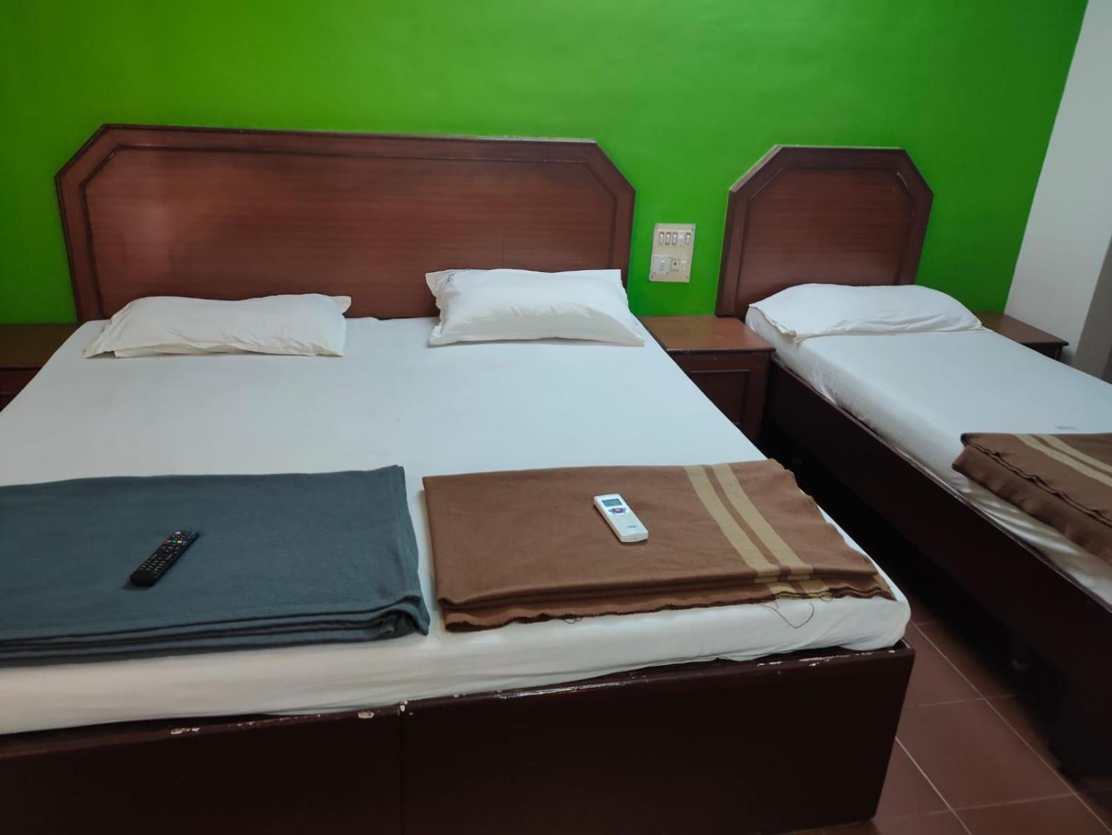 Anjana Hotels Theni Extérieur photo